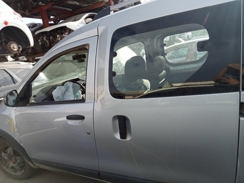 Recambio de puerta lateral corredera izquierda para dacia dokker stepway essential referencia OEM IAM 821019921R  