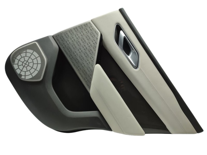 Recambio de guarnecido puerta trasera derecha para land rover range rover velar velar referencia OEM IAM J8A227406EA  