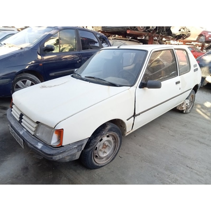 PEUGEOT 205 BERLINA