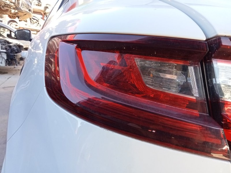 Recambio de piloto trasero izquierdo para renault megane iv berlina 5p intens referencia OEM IAM   