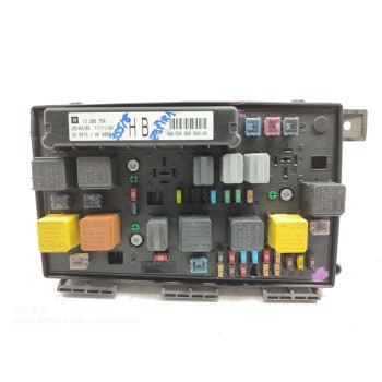 Recambio de caja reles / fusibles para opel zafira b essentia referencia OEM IAM 13206754HB  