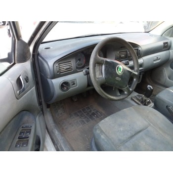 skoda octavia berlina (1u2) del año 1998