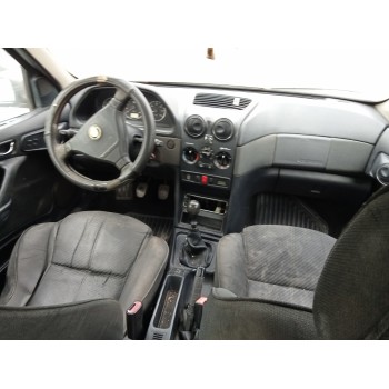 alfa romeo 146 del año 2000