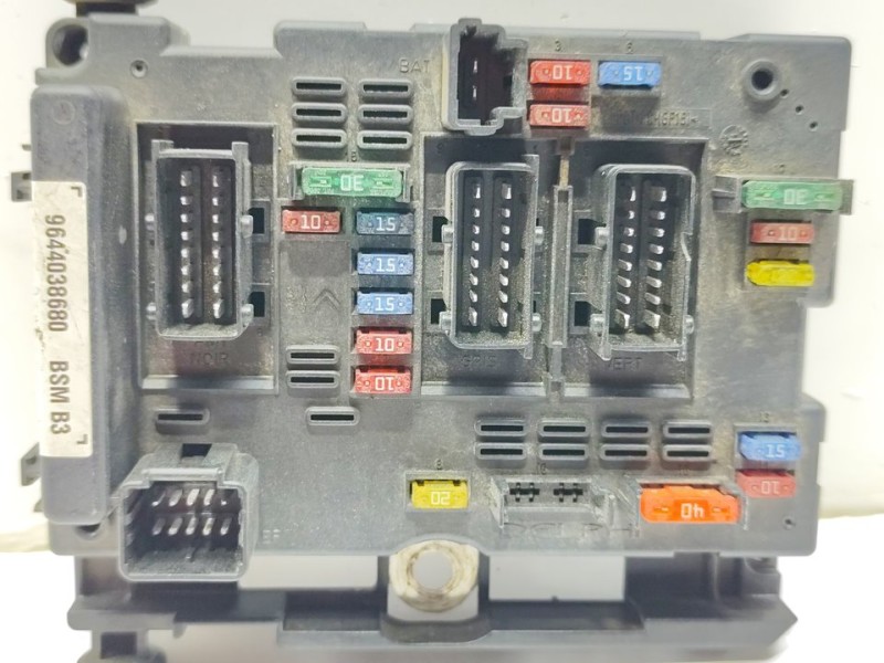 Recambio de caja reles / fusibles para citroën c4 coupe vtr referencia OEM IAM 9644038680  