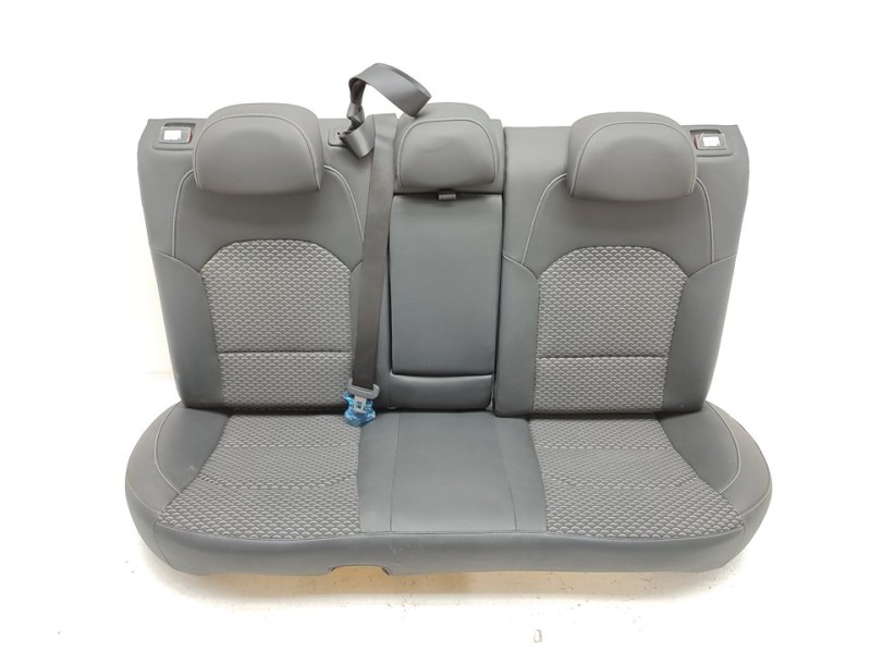 Recambio de asientos traseros para kia xceed hibrido 118 kw referencia OEM IAM 4814019  