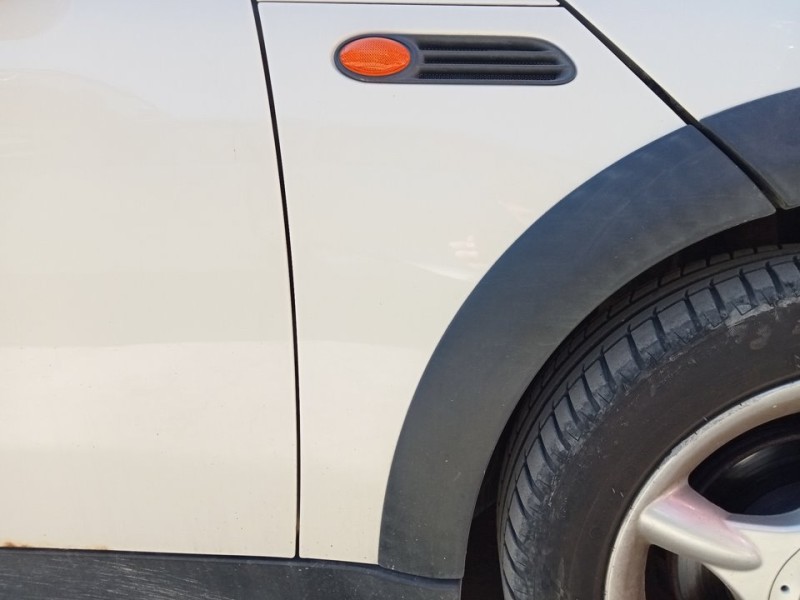 Recambio de aleta delantera derecha para bmw mini (r50,r53) cooper referencia OEM IAM 41217037438  