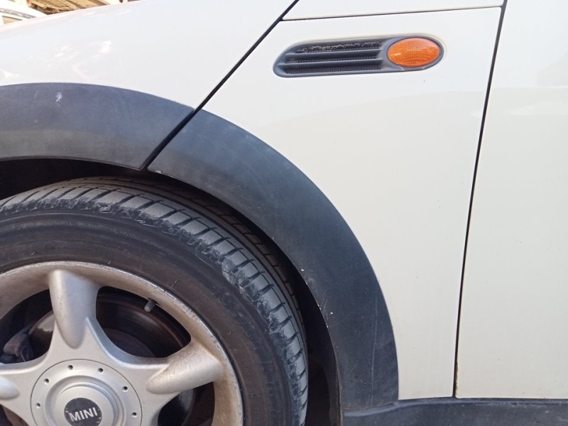 Recambio de aleta delantera izquierda para bmw mini (r50,r53) cooper referencia OEM IAM 41217037437  