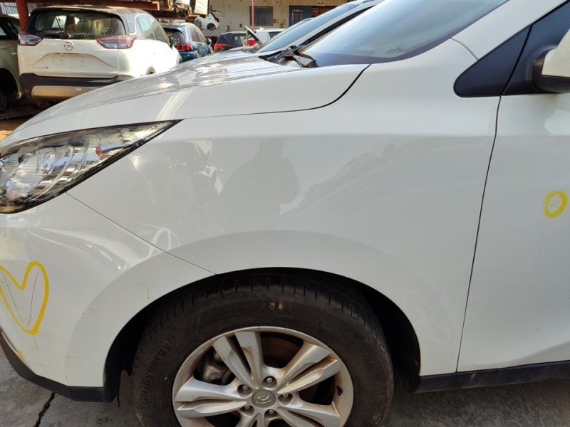 Recambio de aleta delantera izquierda para hyundai ix35 sle 2wd referencia OEM IAM 663112S000  