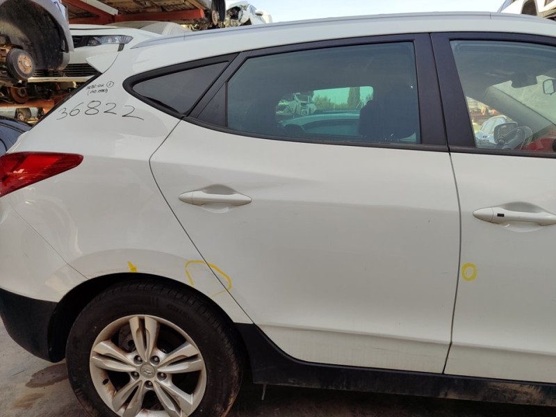 Recambio de puerta trasera derecha para hyundai ix35 sle 2wd referencia OEM IAM 770042Y001  