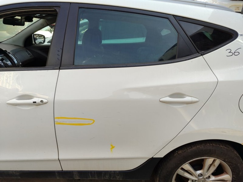 Recambio de puerta trasera izquierda para hyundai ix35 sle 2wd referencia OEM IAM 770032Y001  