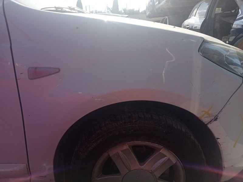 Recambio de aleta delantera derecha para dacia sandero ambiance referencia OEM IAM 631005379R  