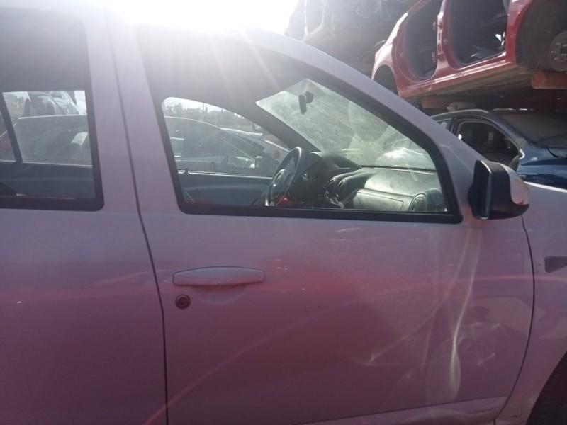 Recambio de puerta delantera derecha para dacia sandero ambiance referencia OEM IAM 801006248R  
