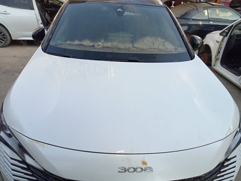 Recambio de capo para peugeot 3008 gt referencia OEM IAM 9842375180  