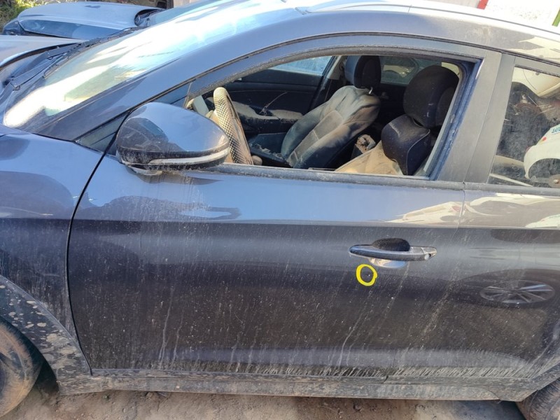 Recambio de puerta delantera izquierda para hyundai tucson essence bluedrive 2wd referencia OEM IAM 76003D7000  