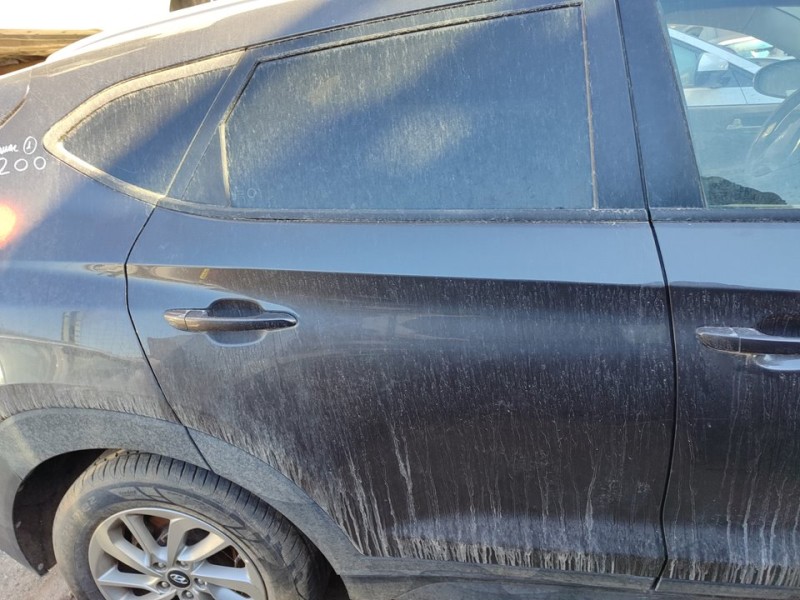 Recambio de puerta trasera derecha para hyundai tucson essence bluedrive 2wd referencia OEM IAM 77004D7000  