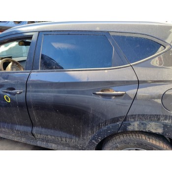 Recambio de puerta trasera izquierda para hyundai tucson essence bluedrive 2wd referencia OEM IAM 77003D7000  