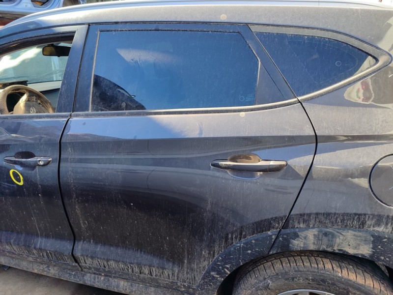 Recambio de puerta trasera izquierda para hyundai tucson essence bluedrive 2wd referencia OEM IAM 77003D7000  