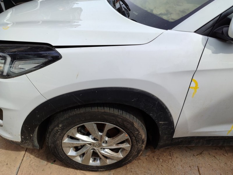 Recambio de aleta delantera izquierda para hyundai tucson essence 2wd referencia OEM IAM 66311D3000  