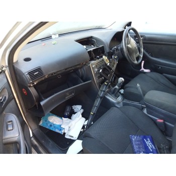 toyota avensis berlina (t25) del año 2004