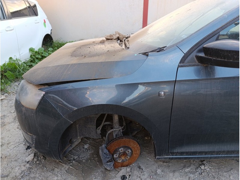 Recambio de aleta delantera izquierda para skoda rapid active referencia OEM IAM 5JA821021C  