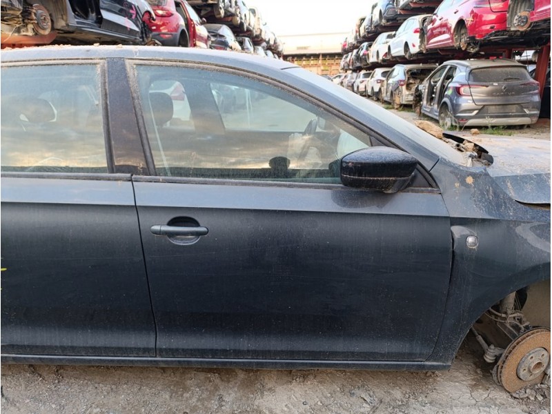 Recambio de puerta delantera derecha para skoda rapid active referencia OEM IAM 5JA831052C  