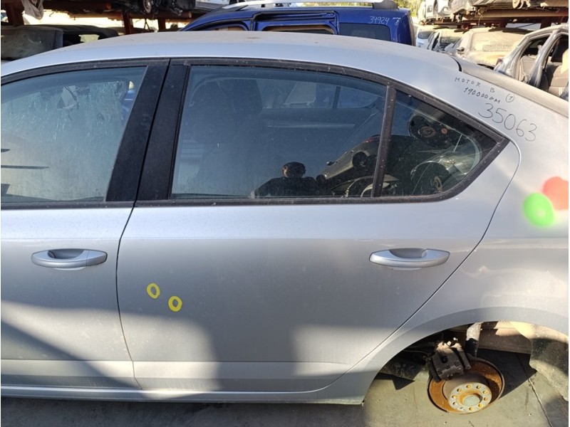 Recambio de puerta trasera izquierda para skoda octavia lim. (5e3) ambition referencia OEM IAM 5E5833055B  