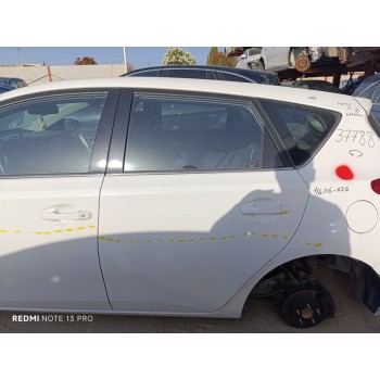 Recambio de puerta trasera izquierda para toyota auris active referencia OEM IAM 6700402380  