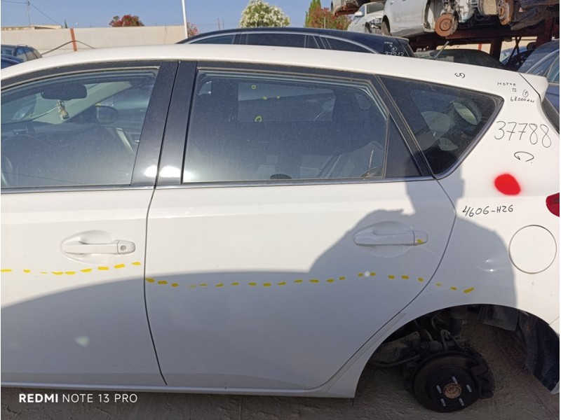 Recambio de puerta trasera izquierda para toyota auris active referencia OEM IAM 6700402380  