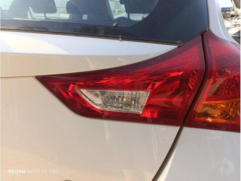 Recambio de piloto trasero derecho interior para toyota auris active referencia OEM IAM 8158102460  