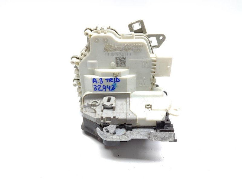 Recambio de cerradura puerta trasera derecha para audi a3 sedán (8vm) 30 tdi design referencia OEM IAM 8K0839016H  