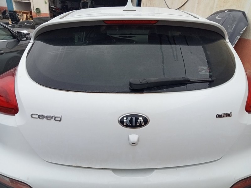 Recambio de porton trasero para kia pro_cee´d ( ) drive referencia OEM IAM 73700A2710  