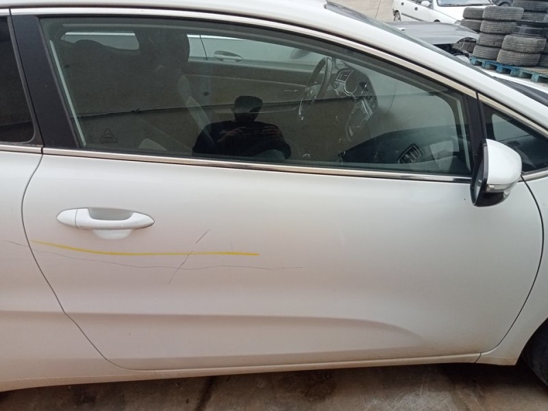 Recambio de puerta delantera derecha para kia pro_cee´d ( ) drive referencia OEM IAM 76004A2700  