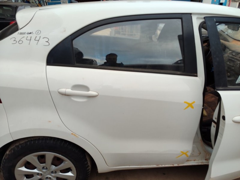 Recambio de puerta trasera derecha para kia rio drive referencia OEM IAM 770041W210  