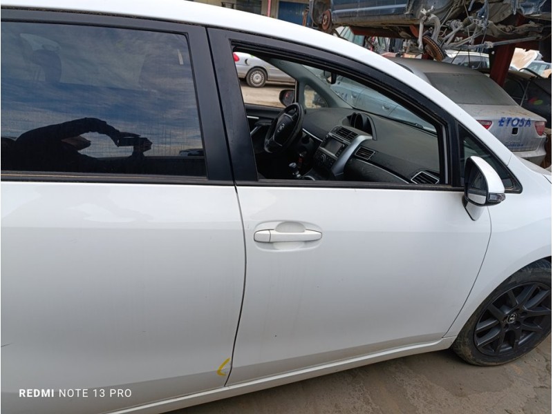 Recambio de puerta delantera derecha para toyota verso active referencia OEM IAM 670010F020  