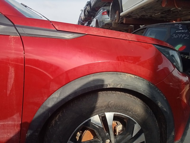 Recambio de aleta delantera derecha para peugeot 2008 (p1) allure pack referencia OEM IAM 9825439080  