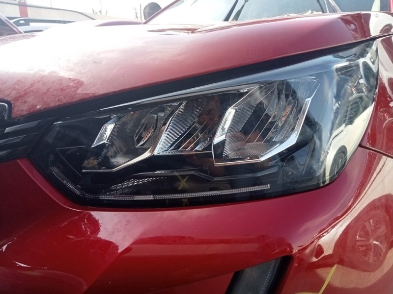 Recambio de faro izquierdo para peugeot 2008 (p1) allure pack referencia OEM IAM 9833036380  