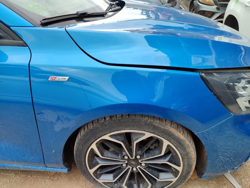 Recambio de aleta delantera derecha para ford focus st-line referencia OEM IAM PJX7BA16008AG  