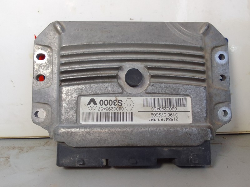 Recambio de centralita motor uce para renault megane ii classic berlina dynamique referencia OEM IAM 8200298457  