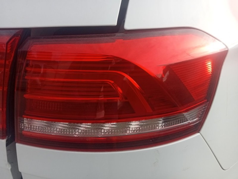 Recambio de piloto trasero derecho para volkswagen passat variant (3g5) edition bmt referencia OEM IAM 3G9945096D  