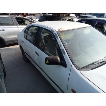 nissan primera berlina (p11) del año 1999