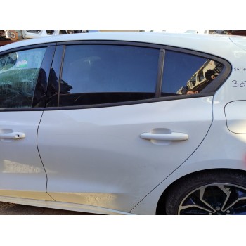 Recambio de puerta trasera izquierda para ford focus st-line referencia OEM IAM PJX7BA24631AG  