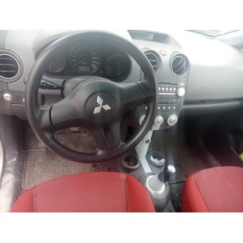 mitsubishi colt berlina 3 (cz) del año 2006