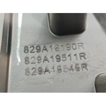 Recambio de guarnecido puerta trasera izquierda para renault captur ii intens referencia OEM IAM 829A18015R  