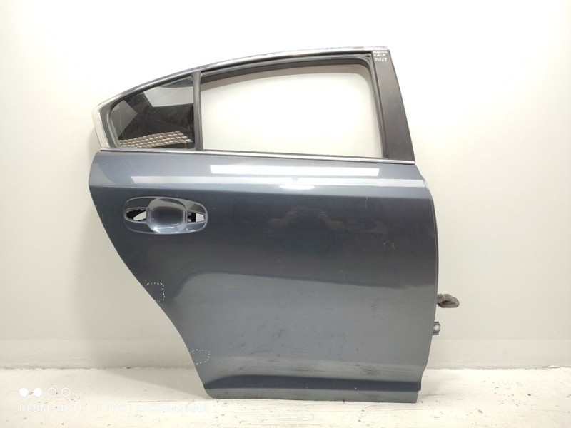 Recambio de puerta trasera derecha para toyota avensis (t27) active referencia OEM IAM 6700305040  