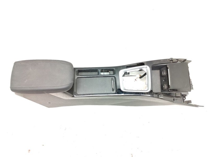 Recambio de apoyabrazos central para kia xceed hibrido 118 kw referencia OEM IAM 84660J7000WK  