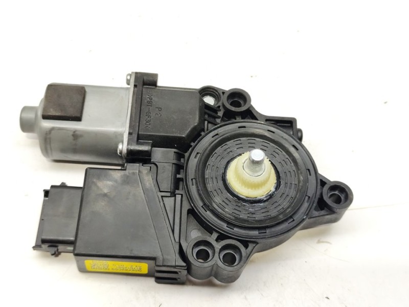 Recambio de motor elevalunas delantero derecho para hyundai i30 (gd) style referencia OEM IAM 82460A6010  