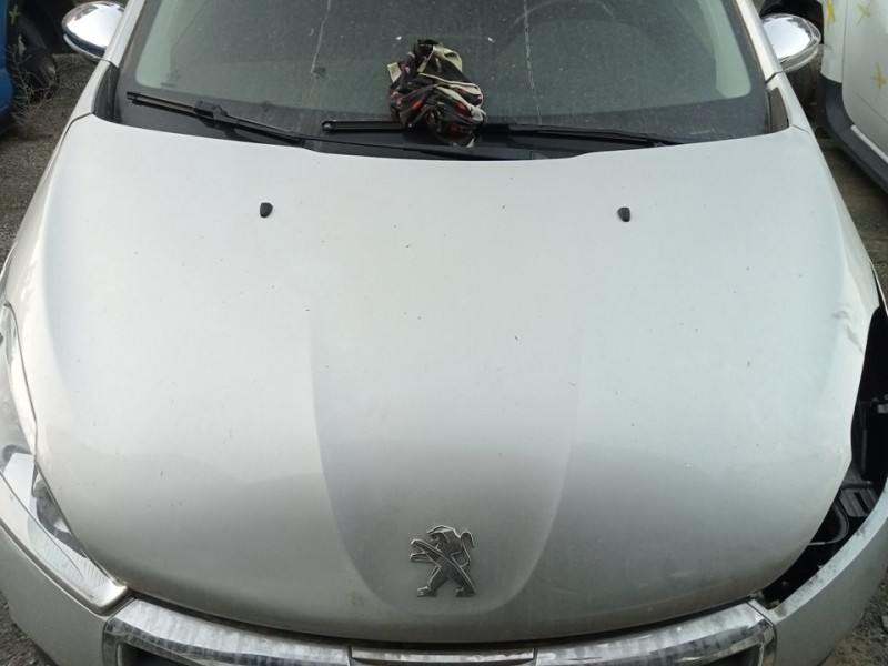 Recambio de capo para peugeot 208 style referencia OEM IAM 9803656980  