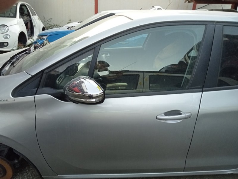 Recambio de puerta delantera izquierda para peugeot 208 style referencia OEM IAM 9807820780  