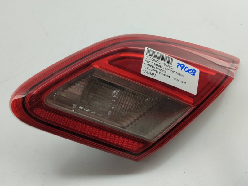 Recambio de piloto trasero derecho interior para opel corsa e business referencia OEM IAM 13428452  