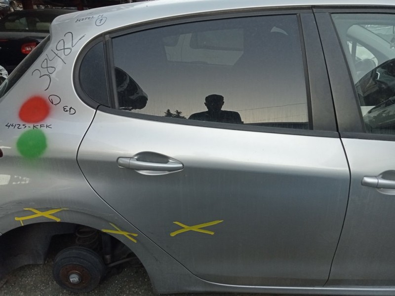 Recambio de puerta trasera derecha para peugeot 208 style referencia OEM IAM 9671907480  